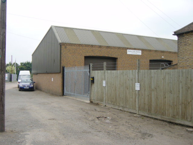Industrial unit to let within M25 Berks Bucks