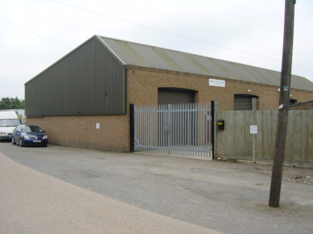 Industrial unit to let near M25 Berks Bucks