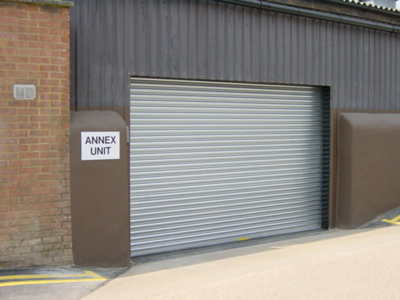 bodyshop and warehouse unit to let in berks near M25